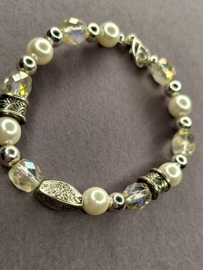 Elegant Pearl & Crystal Bracelet